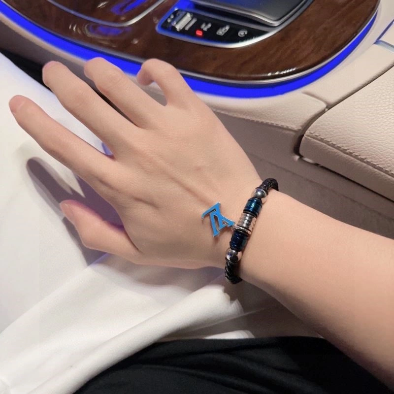 Louis Vuitton Bracelets ZipUp 249139