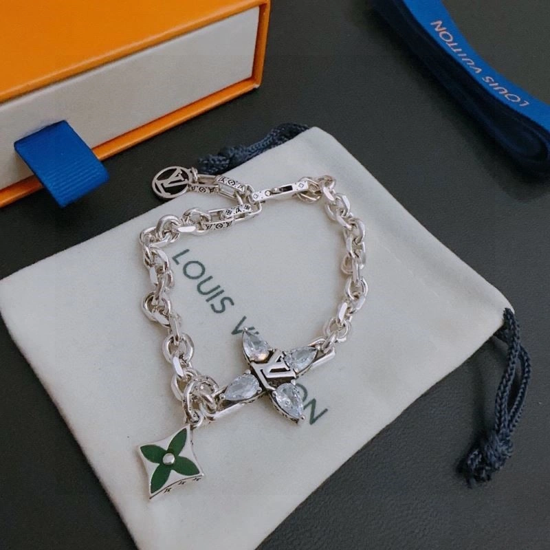 DailyWear Louis Vuitton Bracelets 249118