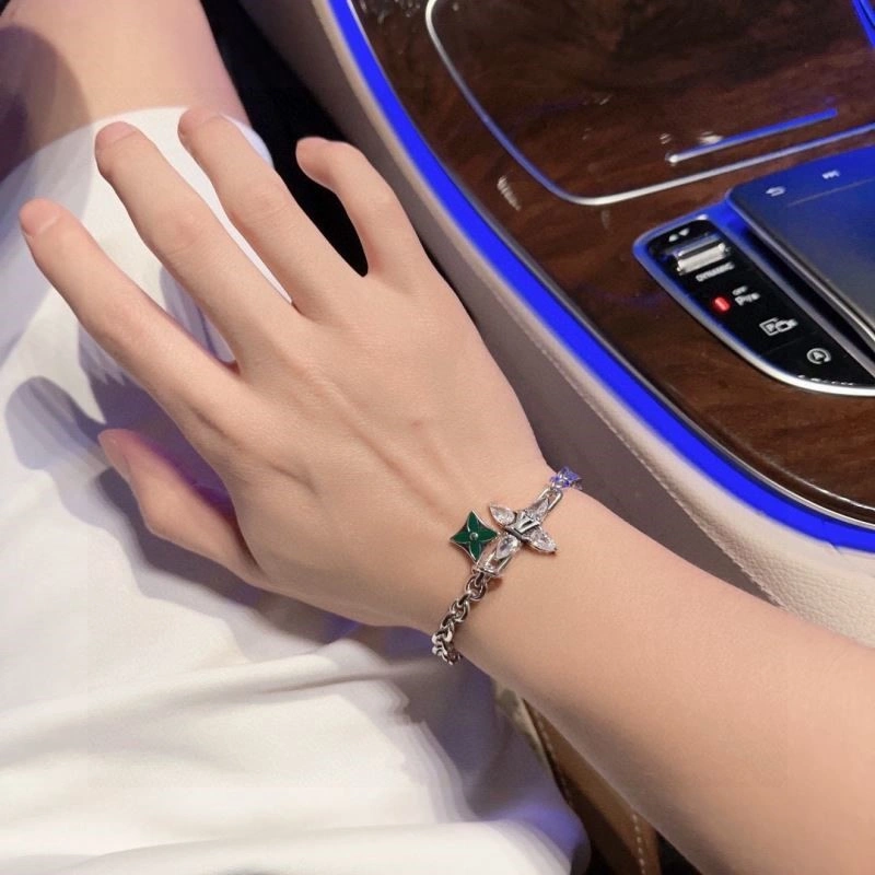 DailyWear Louis Vuitton Bracelets 249118