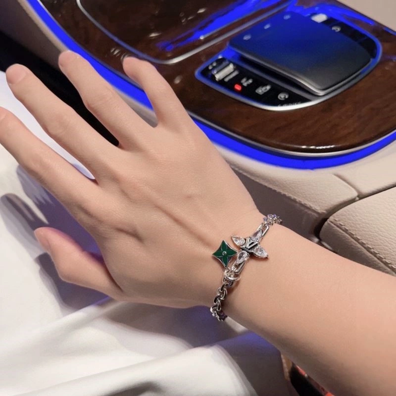 DailyWear Louis Vuitton Bracelets 249118