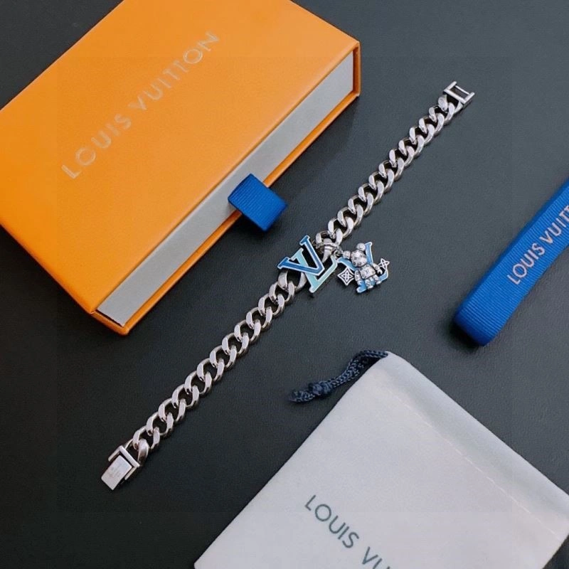 Lightweight Louis Vuitton Bracelets 249124
