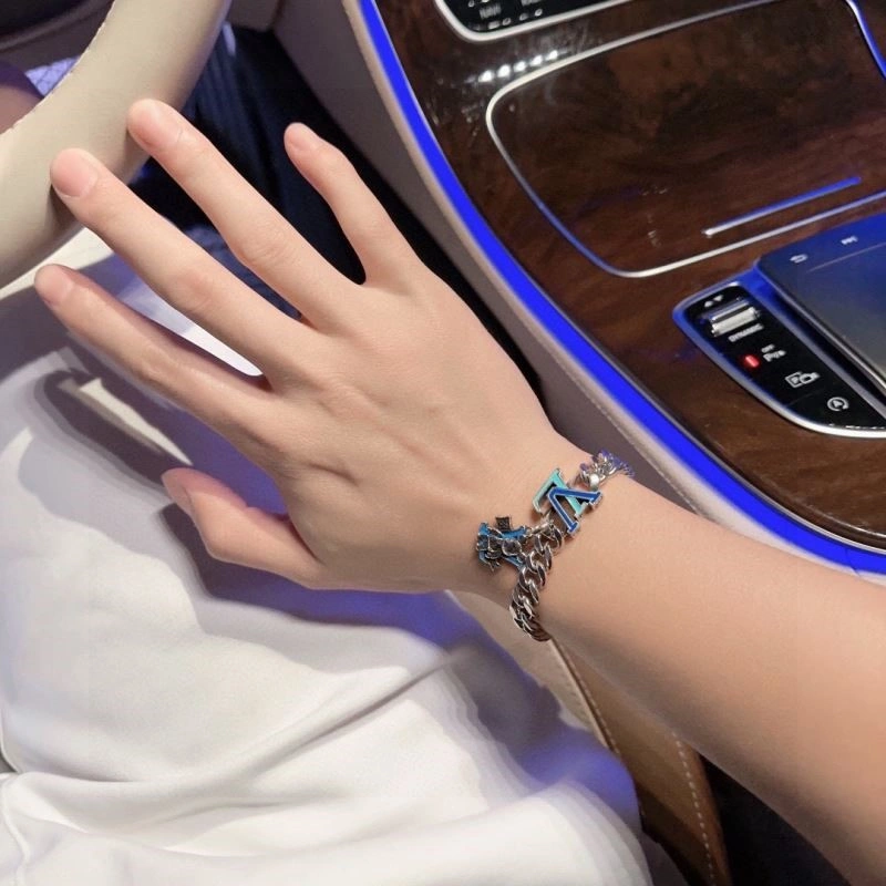Lightweight Louis Vuitton Bracelets 249124