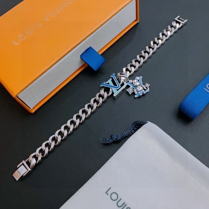 Lightweight Louis Vuitton Bracelets 249124