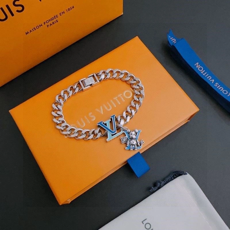 Lightweight Louis Vuitton Bracelets 249124
