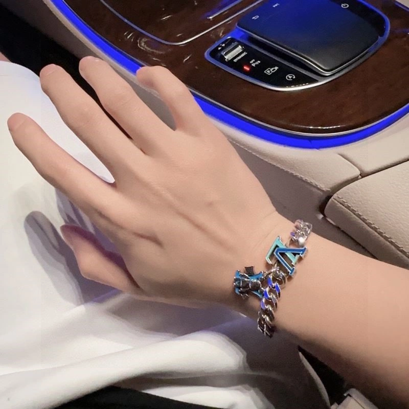 Lightweight Louis Vuitton Bracelets 249124