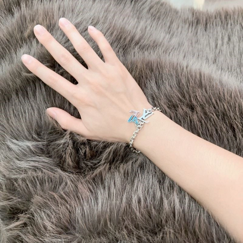 Chic Louis Vuitton Bracelets 249126
