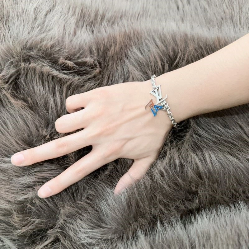 Chic Louis Vuitton Bracelets 249126