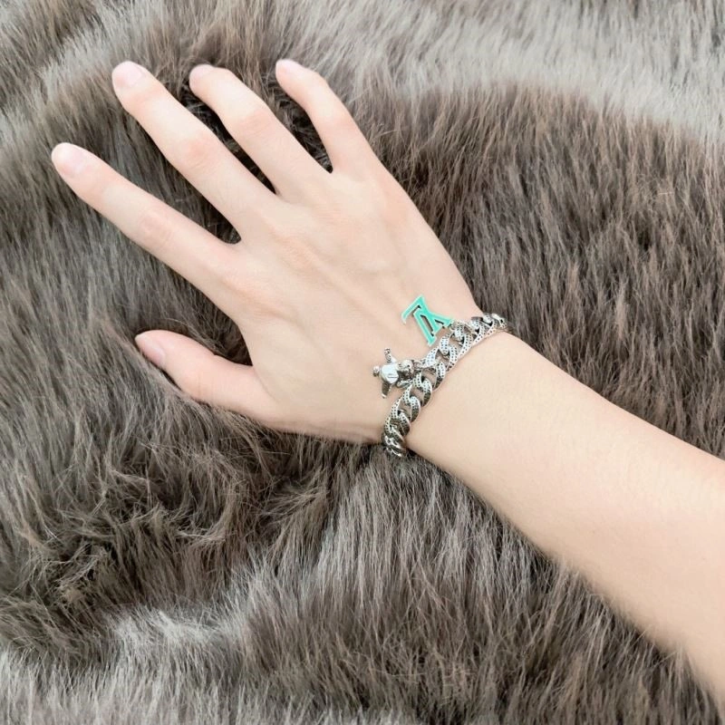 Louis Vuitton Bracelets Neat 249110
