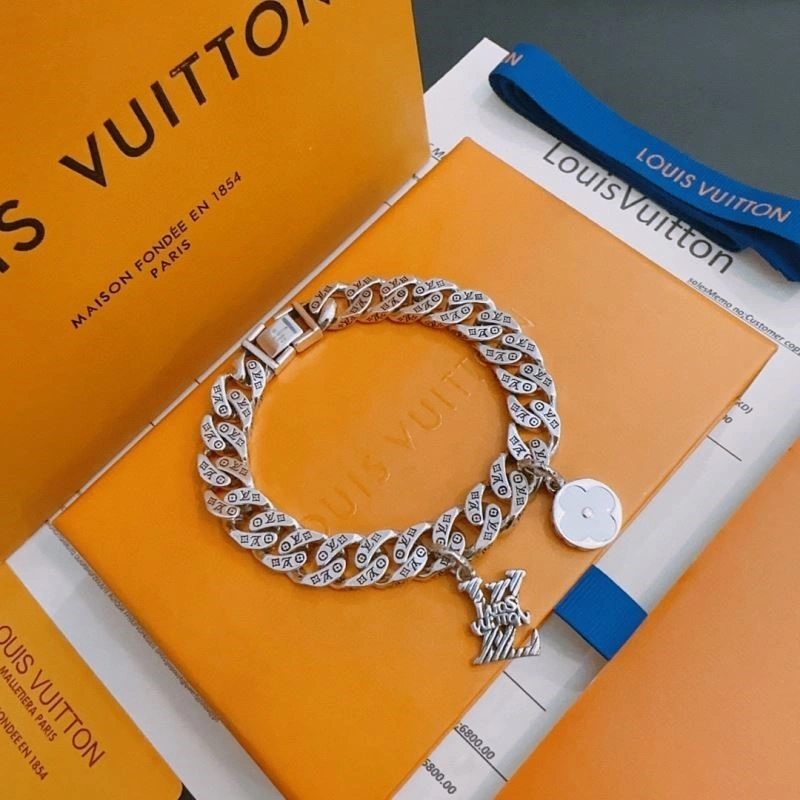 Louis Vuitton Bracelets FashionForward 249129