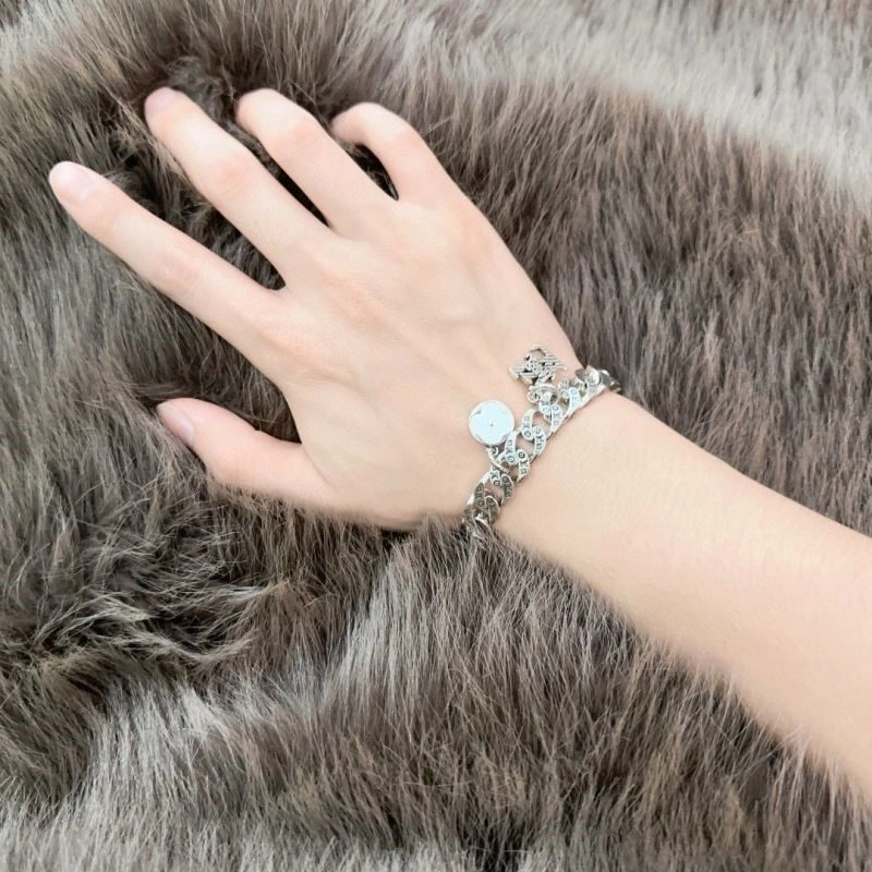 Louis Vuitton Bracelets FashionForward 249129