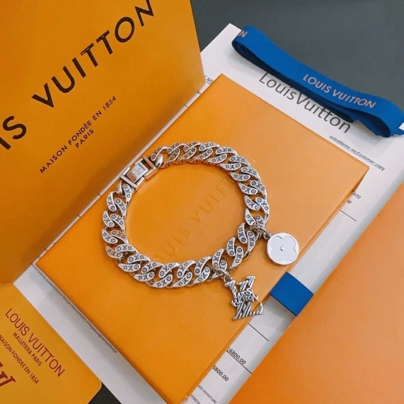 Louis Vuitton Bracelets FashionForward 249129