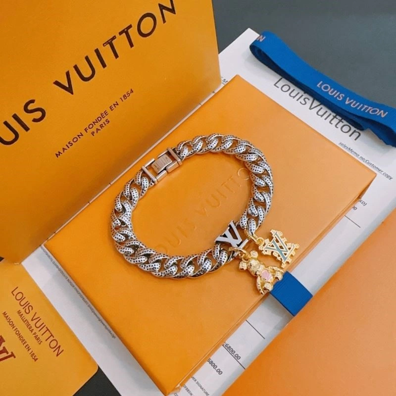 Resilient Louis Vuitton Bracelets 249138