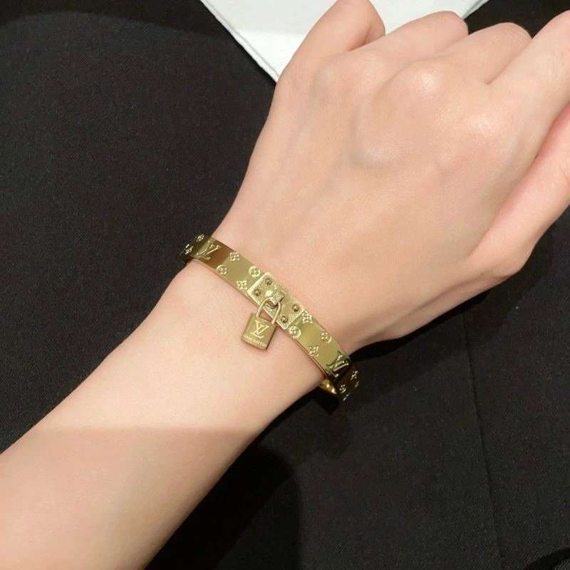 Louis Vuitton Bracelets Breathable 249120