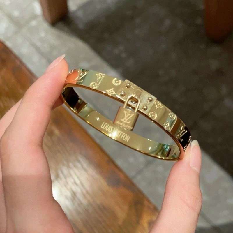 Louis Vuitton Bracelets Breathable 249120