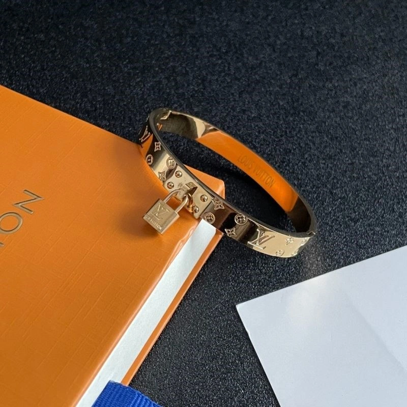 Louis Vuitton Bracelets Breathable 249120