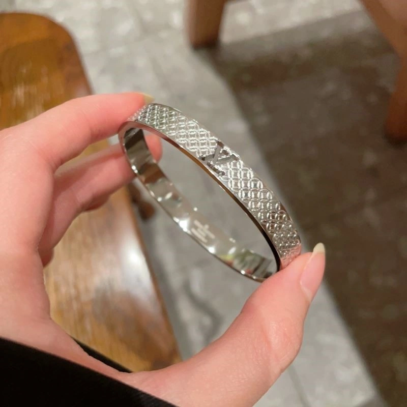 Fashionable Louis Vuitton Bracelets 249121