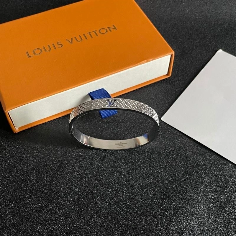 Fashionable Louis Vuitton Bracelets 249121