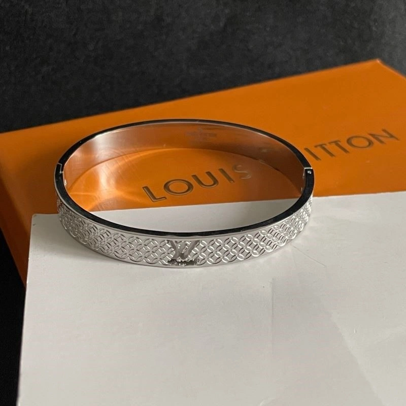 Fashionable Louis Vuitton Bracelets 249121