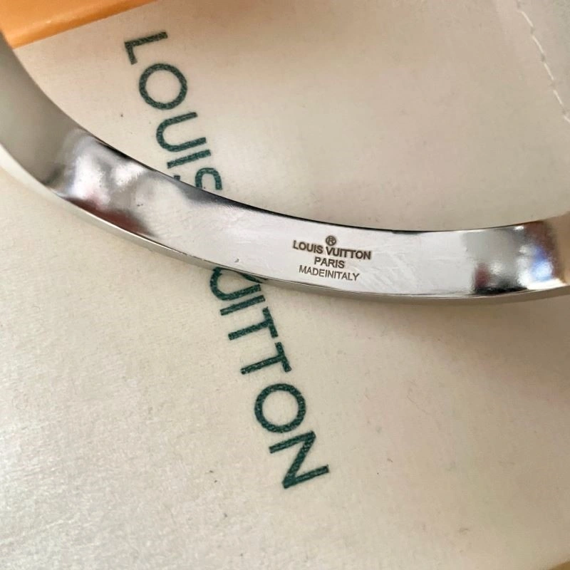 Fashionable Louis Vuitton Bracelets 249121