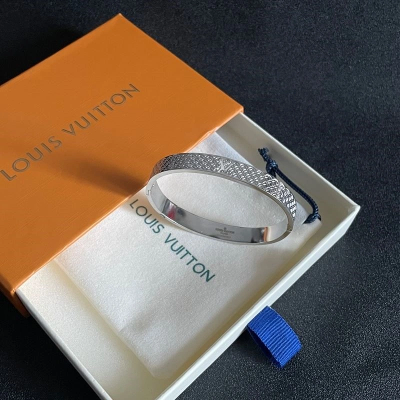 Fashionable Louis Vuitton Bracelets 249121
