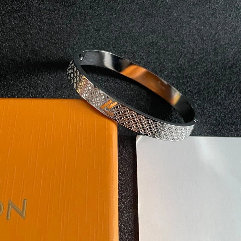 Fashionable Louis Vuitton Bracelets 249121