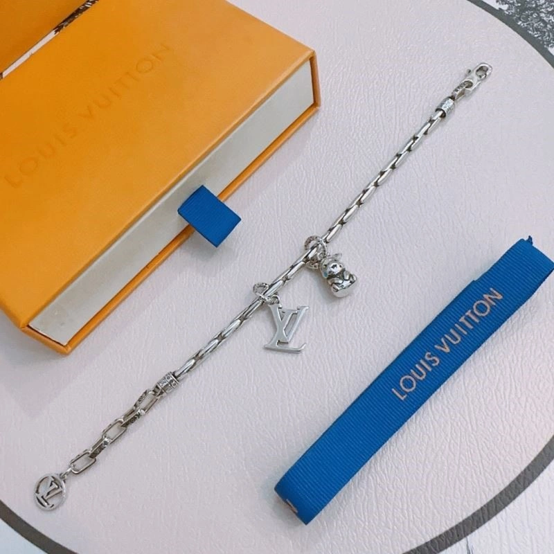 TechFriendly Louis Vuitton Bracelets 249135
