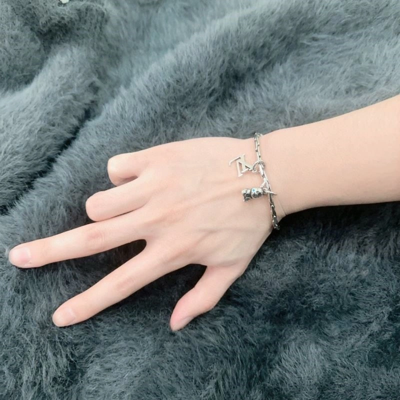 TechFriendly Louis Vuitton Bracelets 249135