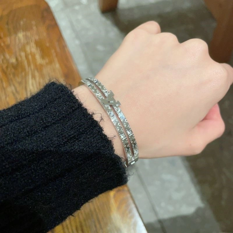 Louis Vuitton Bracelets Chic 249104