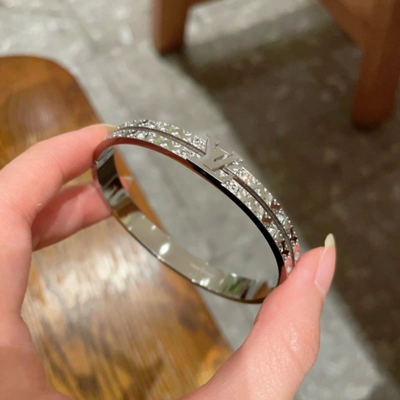Louis Vuitton Bracelets Chic 249104