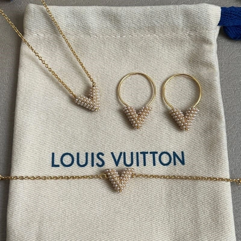 Trendy Louis Vuitton Bracelets 249102