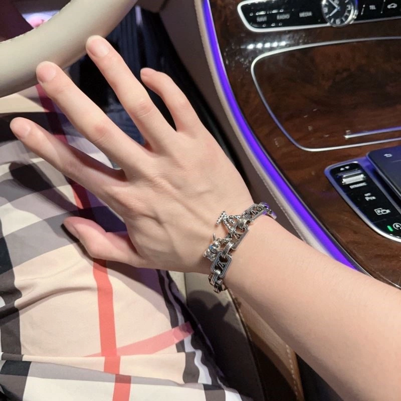 Louis Vuitton Bracelets Bold 249094