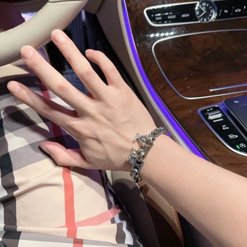 Louis Vuitton Bracelets Bold 249094