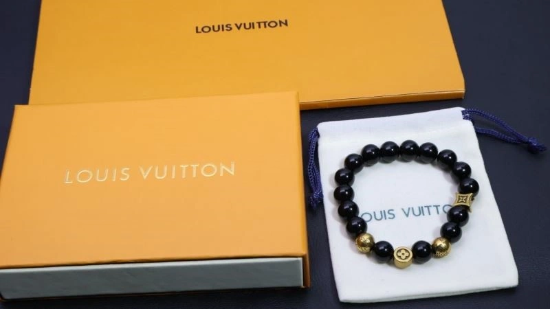 Chic Louis Vuitton Bracelets 248839