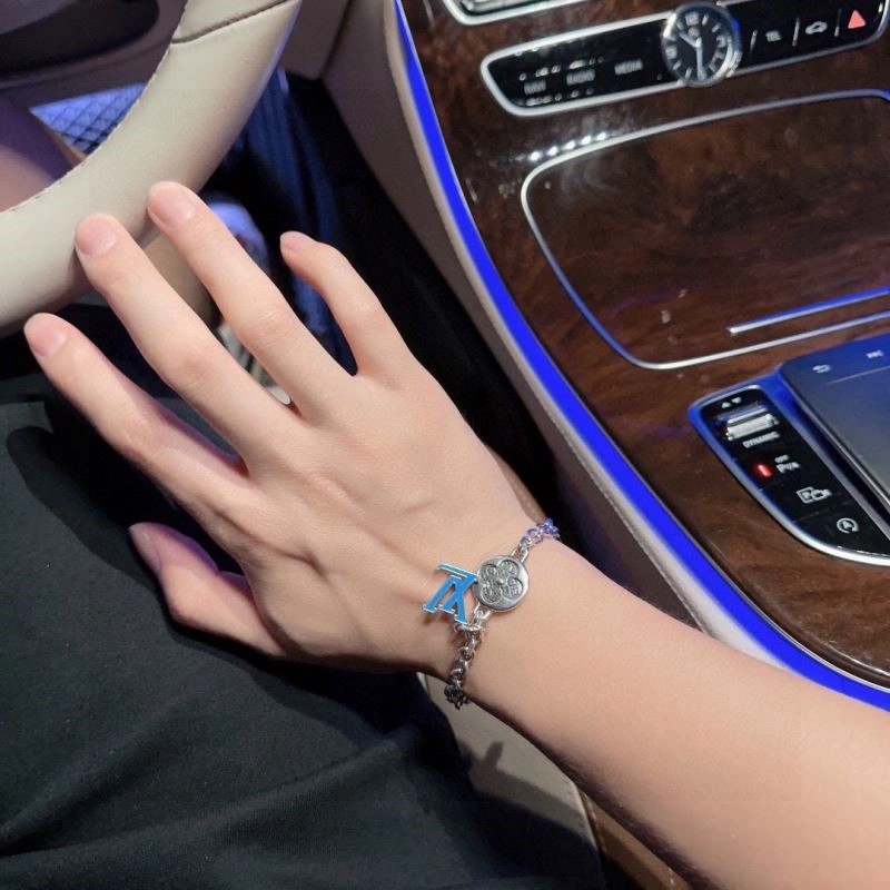 Contemporary Louis Vuitton Bracelets 248810