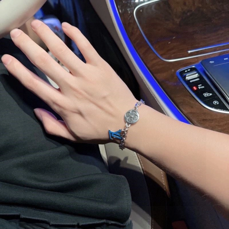 Contemporary Louis Vuitton Bracelets 248810