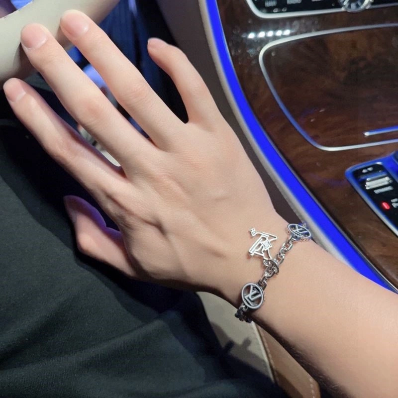 Louis Vuitton Bracelets Youthful 248808