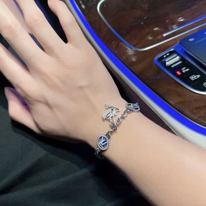 Louis Vuitton Bracelets Youthful 248808
