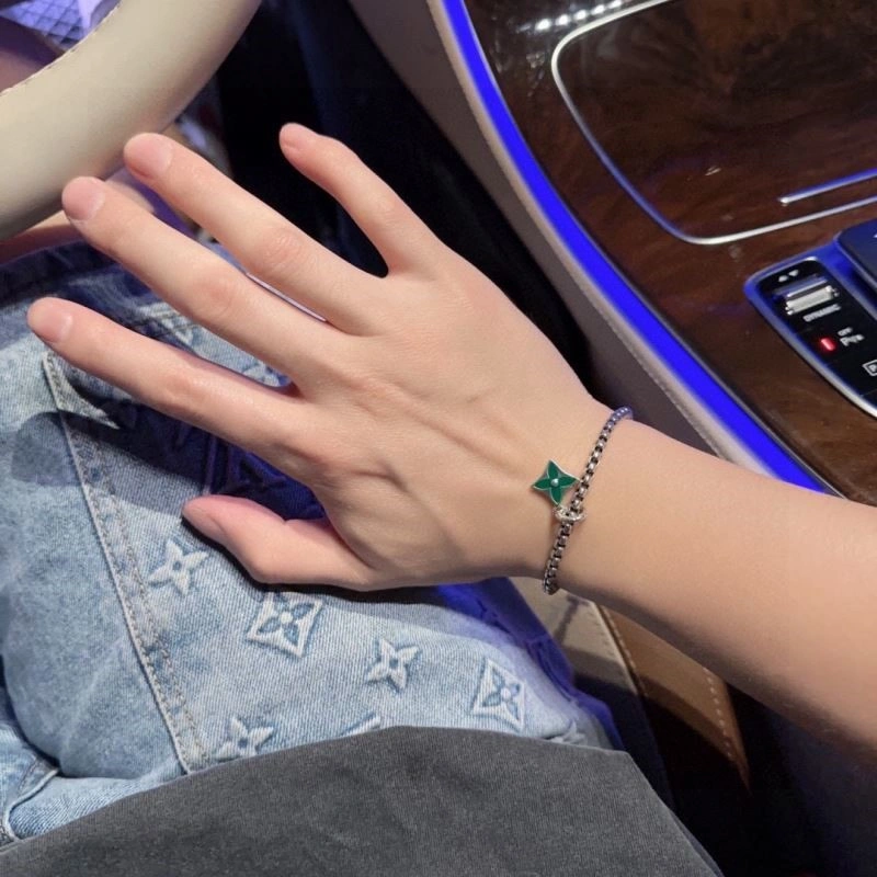 Affordable Louis Vuitton Bracelets 248805