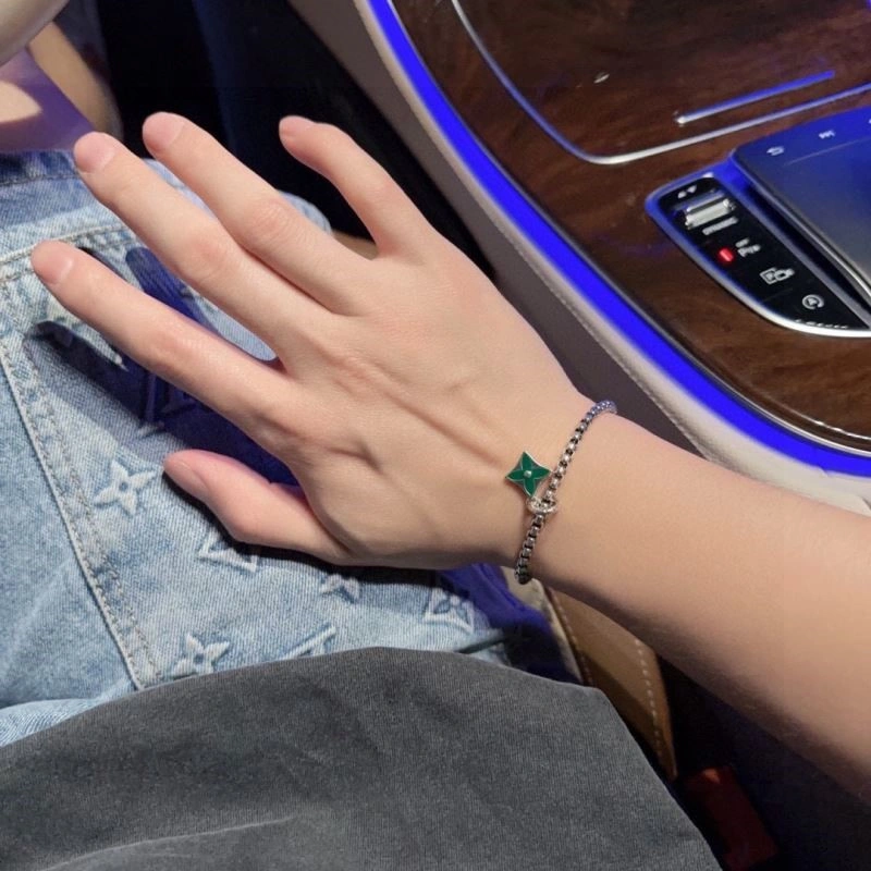 Affordable Louis Vuitton Bracelets 248805