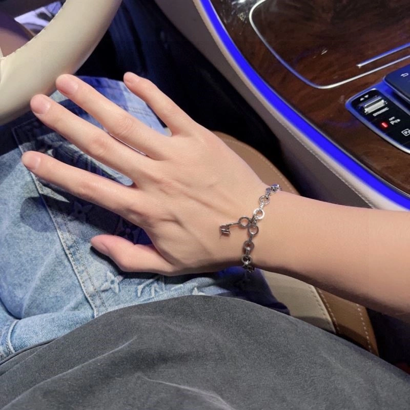 Louis Vuitton Bracelets Efficient 248807