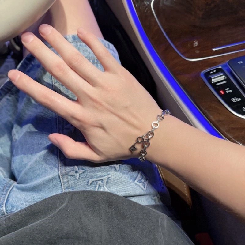 Louis Vuitton Bracelets Efficient 248807