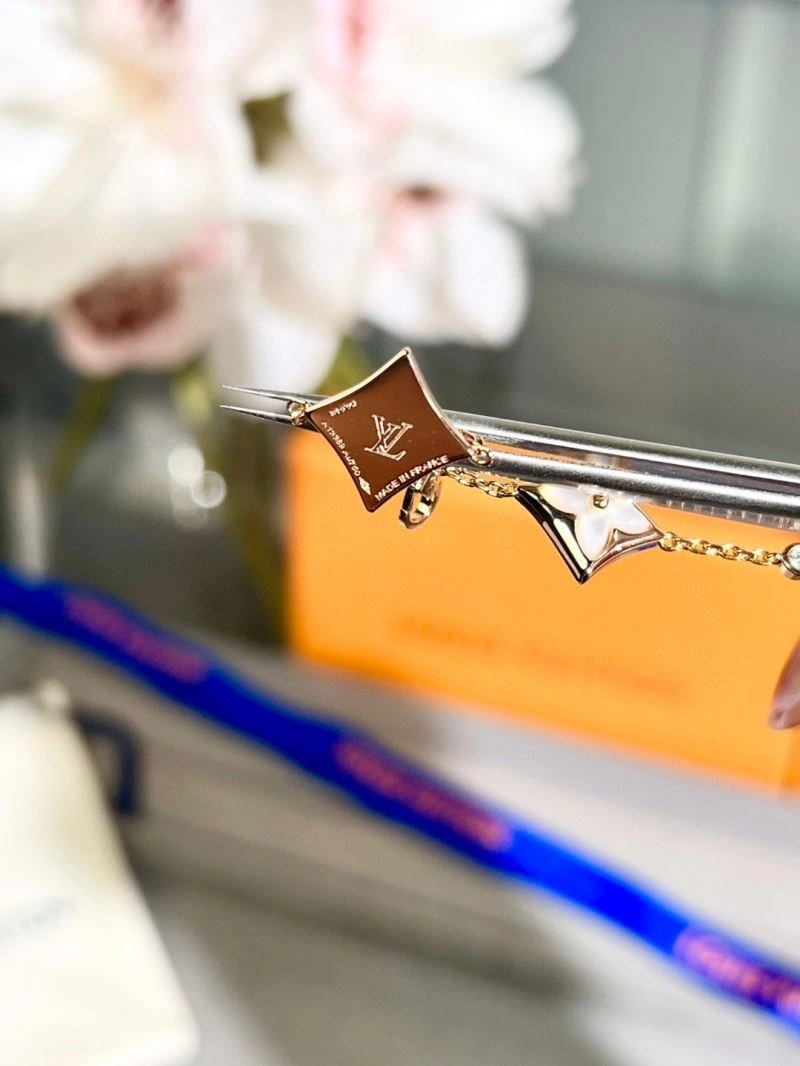 Louis Vuitton Bracelets ModernLook 248786