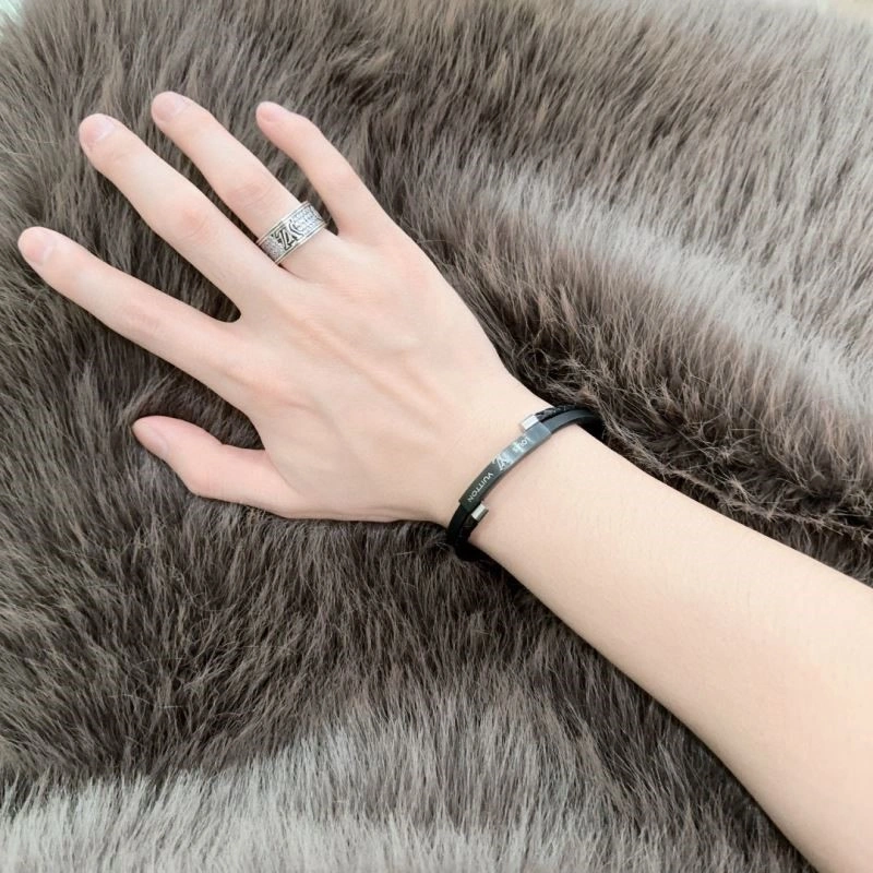 Louis Vuitton Bracelets Functional 248779
