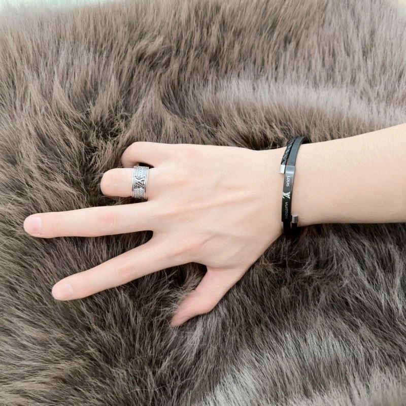 Louis Vuitton Bracelets Functional 248779