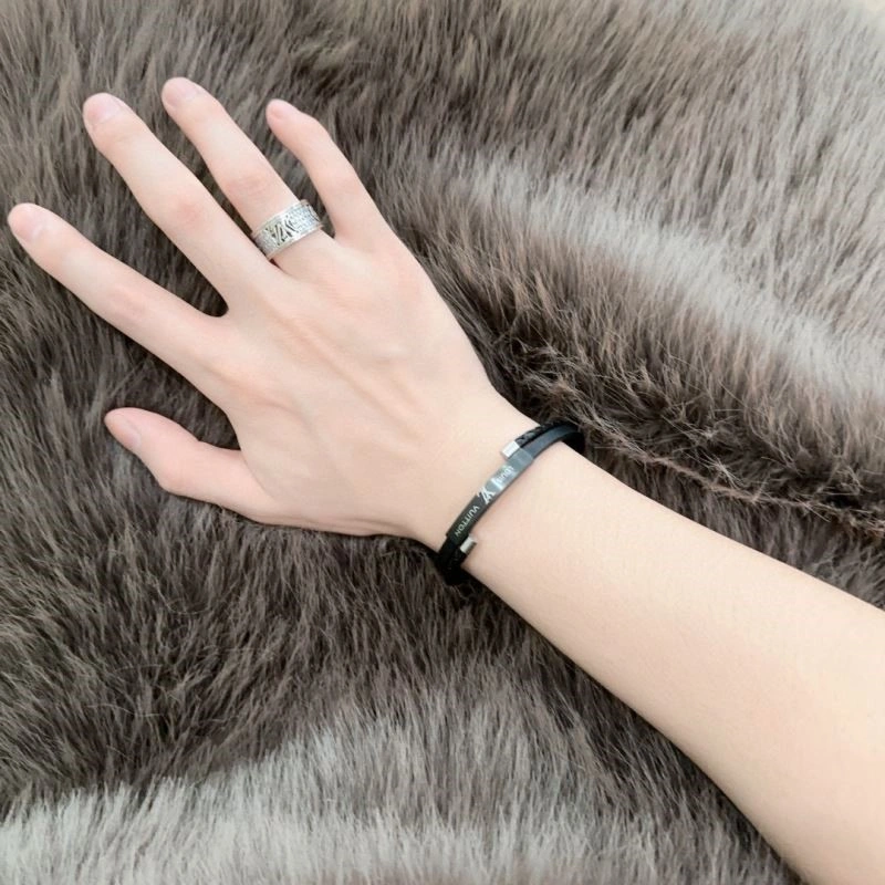 Louis Vuitton Bracelets Functional 248779