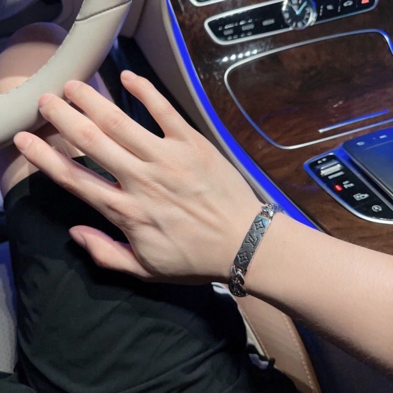 Louis Vuitton Bracelets Practical 248789