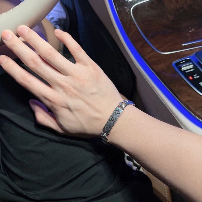 Louis Vuitton Bracelets Practical 248789