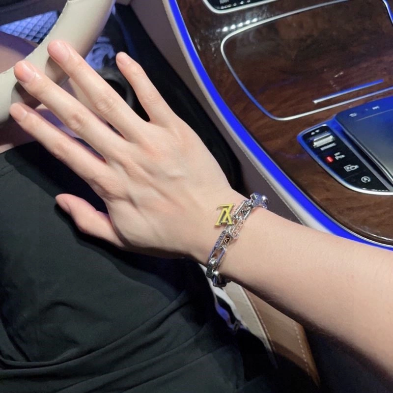 ComfortFit Louis Vuitton Bracelets 248797