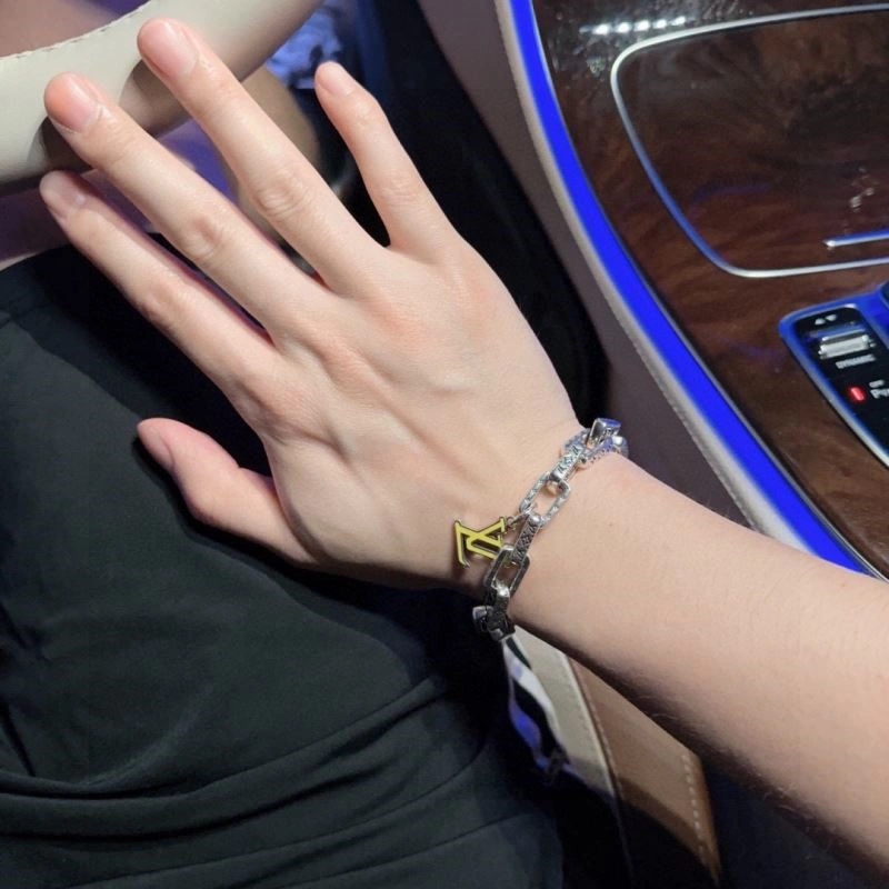 ComfortFit Louis Vuitton Bracelets 248797