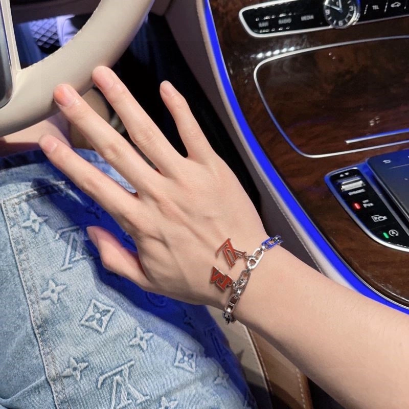 Efficient Louis Vuitton Bracelets 248791
